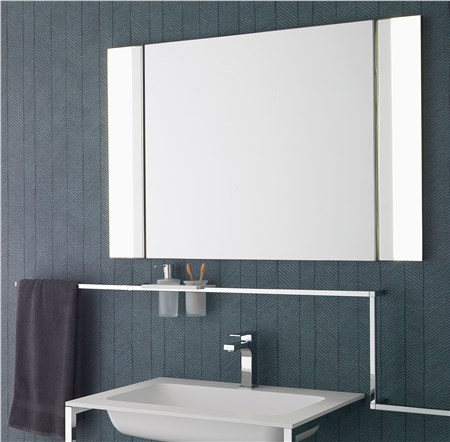 Specchio con luce orientabile -trittico