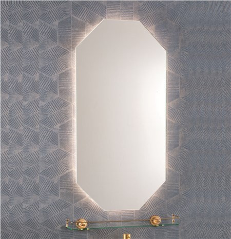 Specchio sagomato con LED perimetrale