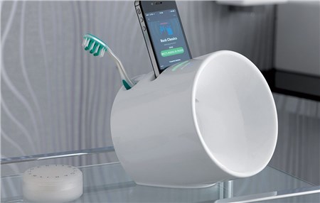 Eco, il portaspazzolini diffusore musica per il bagno