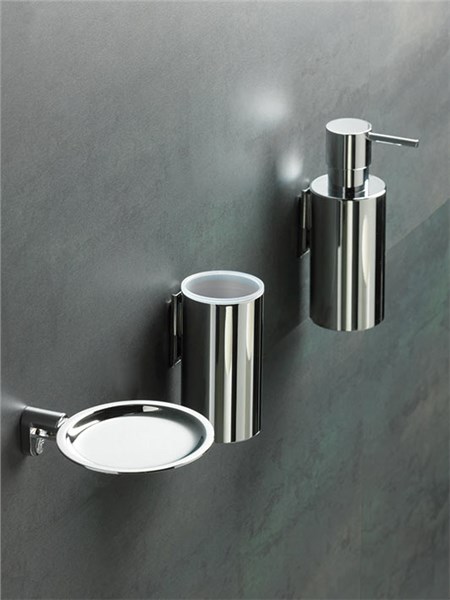 Collezione Hashi: l’eleganza dell’ottone nel bagno contemporaneo 