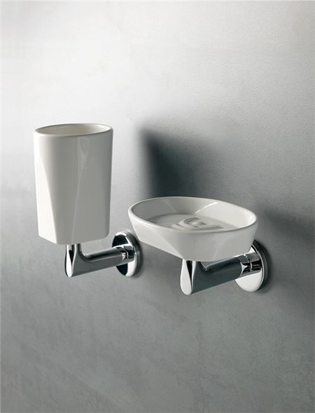 Accessori da incollo per il bagno: una soluzione versatile ed elegante