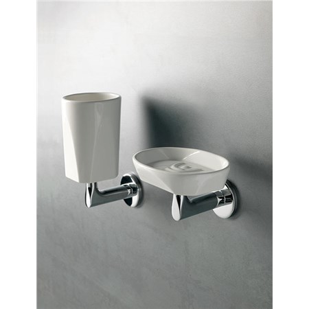 Accessori da incollo per il bagno: una soluzione versatile ed elegante